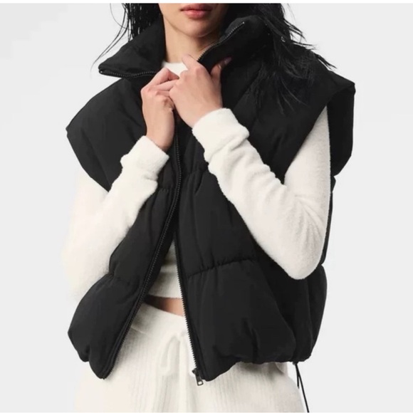 ALO yoga Incline Puffer Vest - Picture 2 of 15